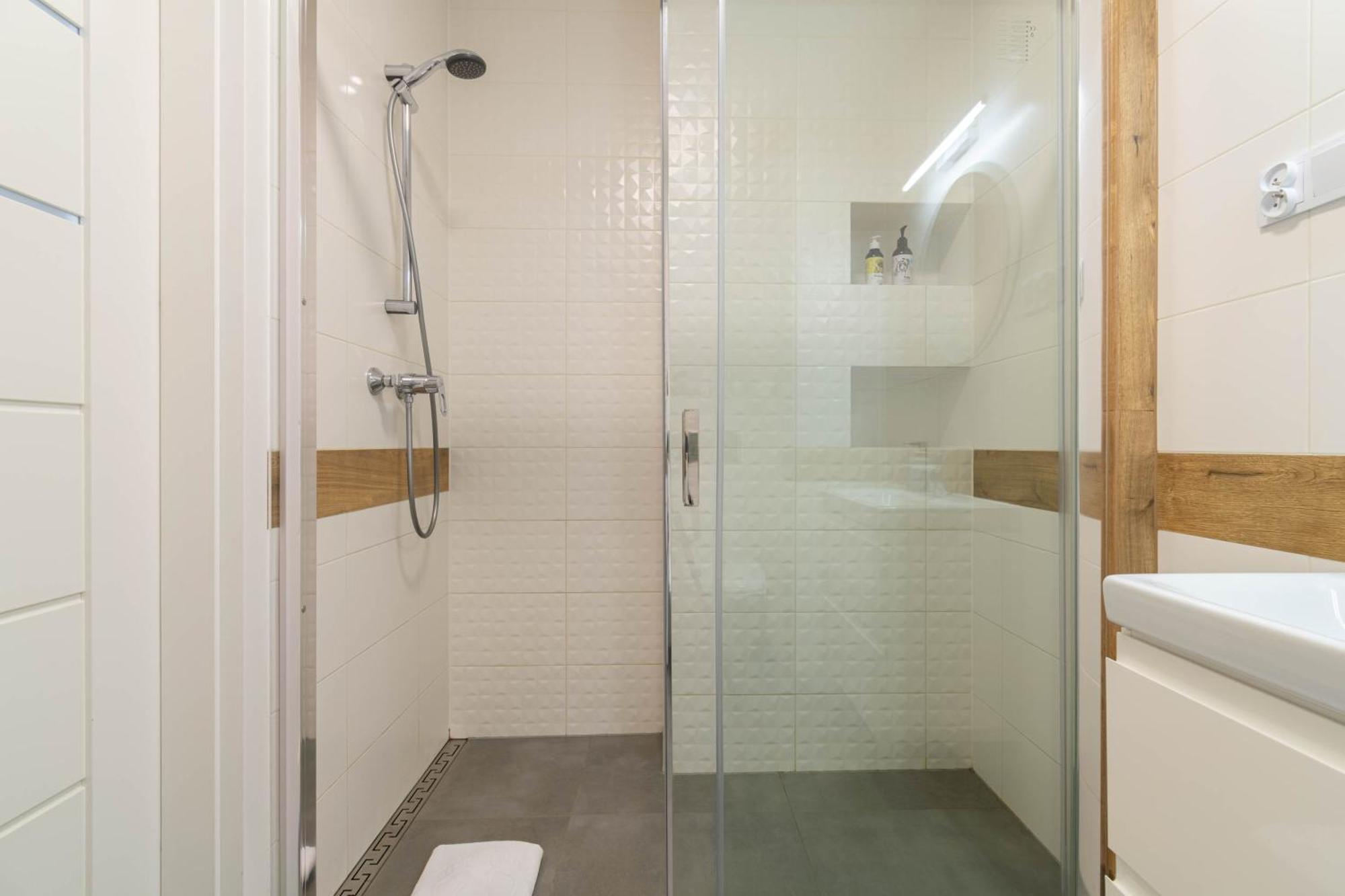 Oasis Trzy Stawy - Free Parking - Self Check-In Apartment Katowice Ngoại thất bức ảnh
